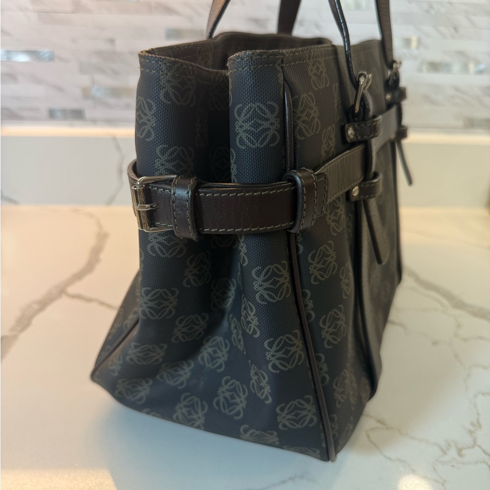 Loewe Vintage Anagram Logo Tote Bag
Brown and Black Shoulder Bag - Picture 13 of 16